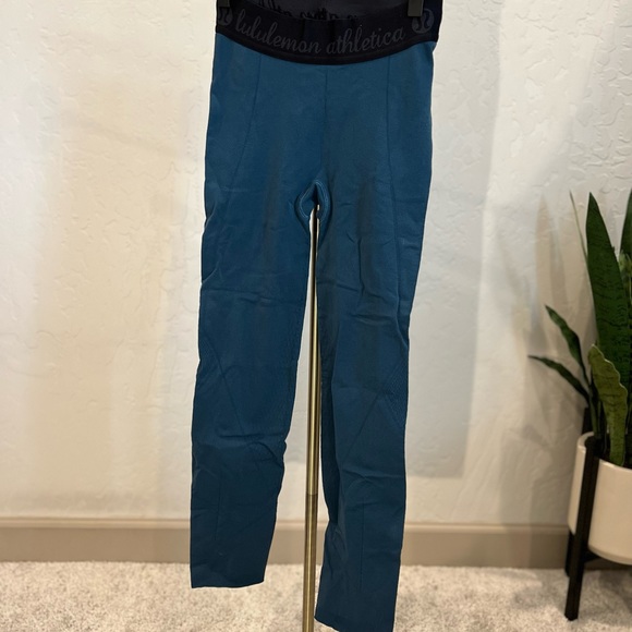 Lululemon Seamless Crop Leggings | Size 4 | Teal | High Rise with Cut Outs - Picture 2 of 6